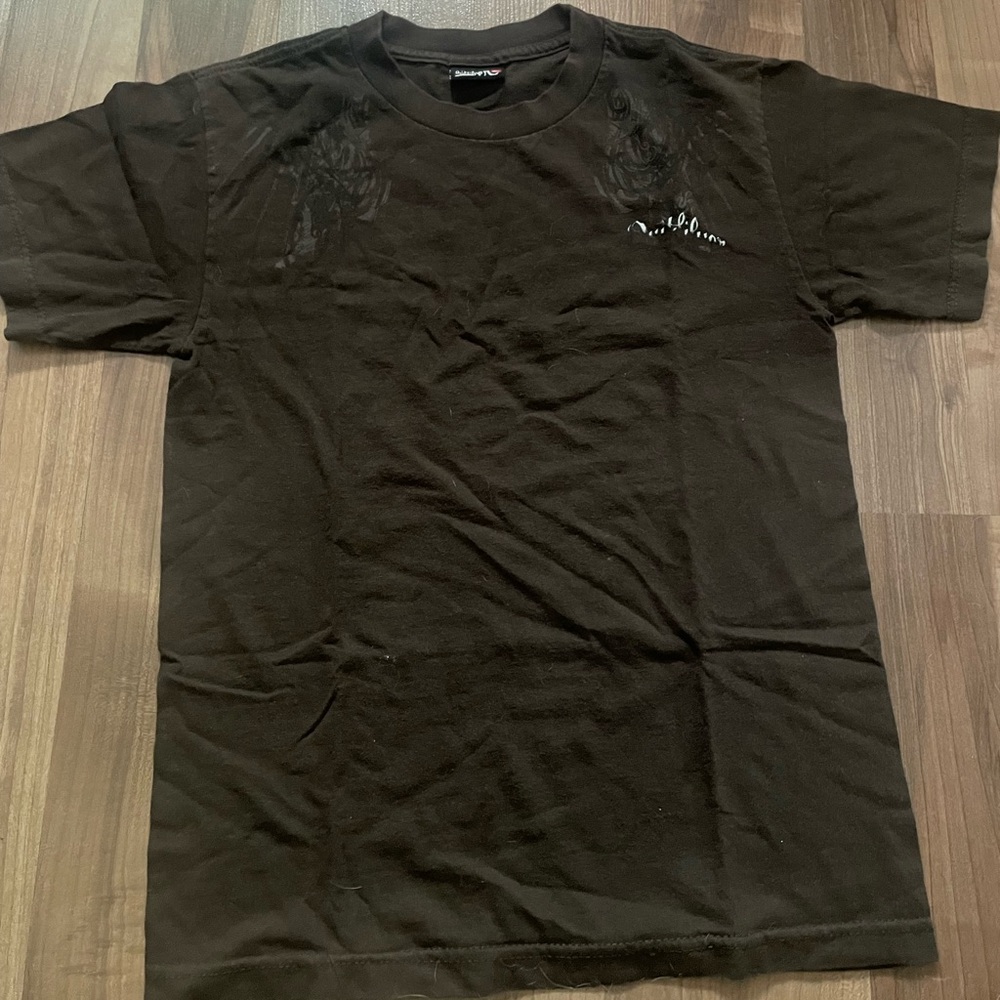 QuikSilver shirt with design on back